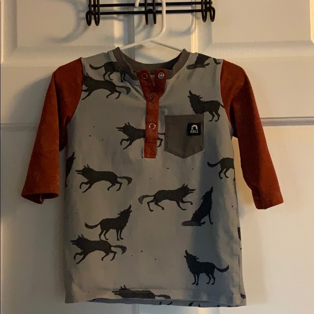 Rags Henley with howling wolf print 🐺
